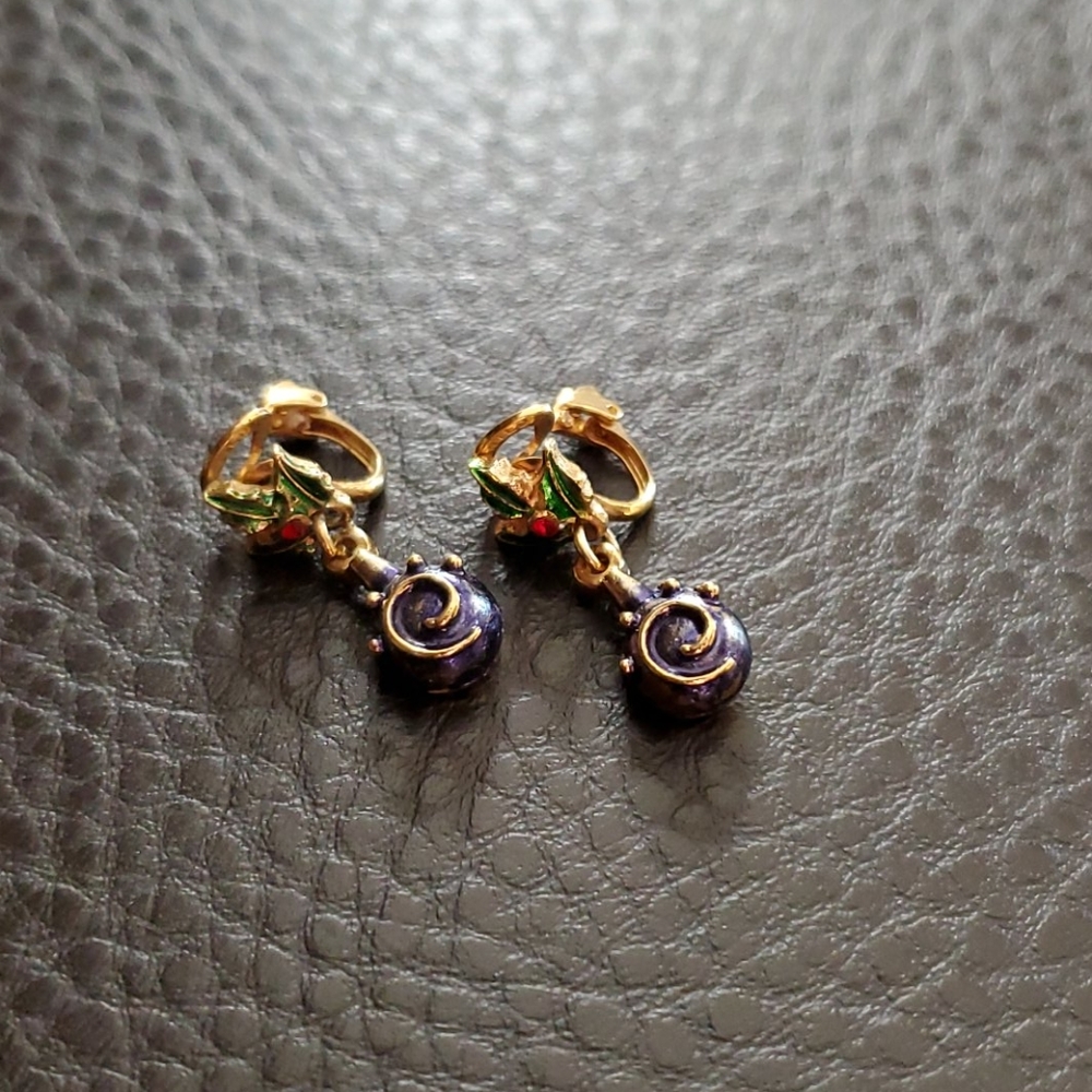 VTG Corel clip on earrings